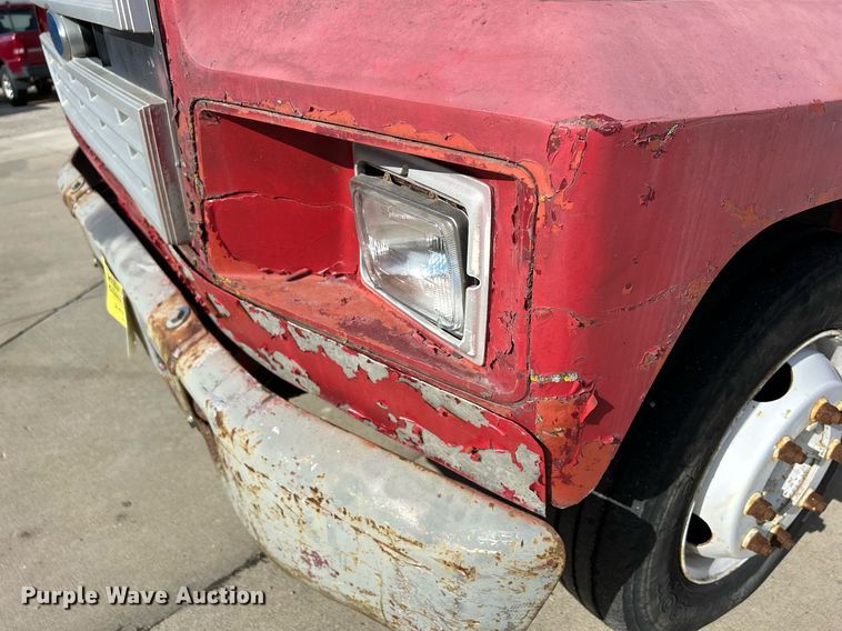 image for item MO9162 1992 Ford F700 dump flatbed truck