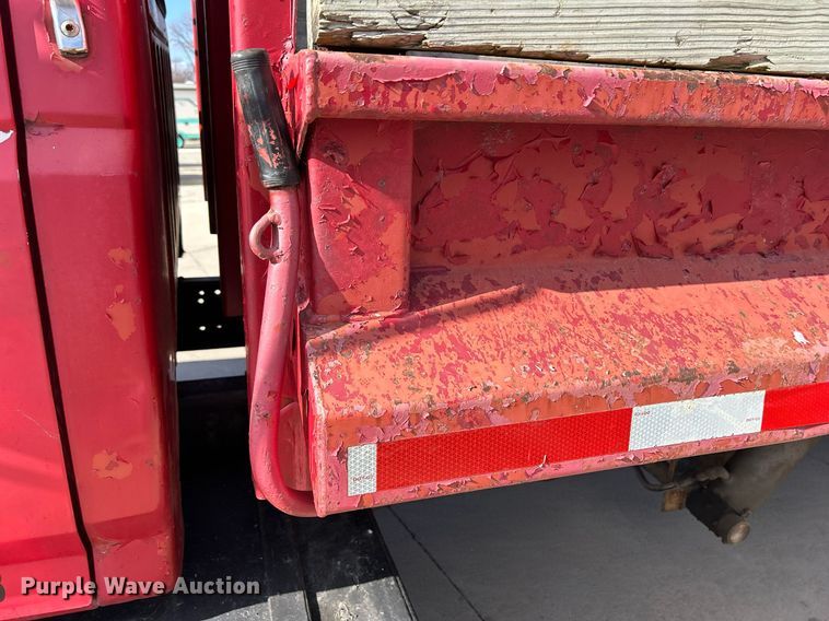 image for item MO9162 1992 Ford F700 dump flatbed truck