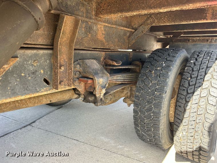 image for item MO9162 1992 Ford F700 dump flatbed truck