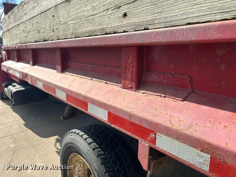 image for item MO9162 1992 Ford F700 dump flatbed truck