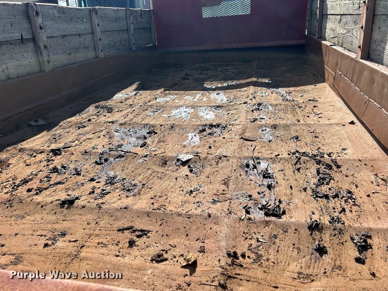 image for item MO9162 1992 Ford F700 dump flatbed truck