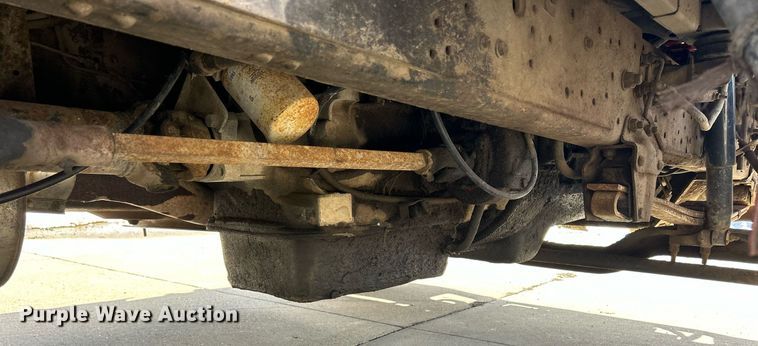 image for item MO9162 1992 Ford F700 dump flatbed truck