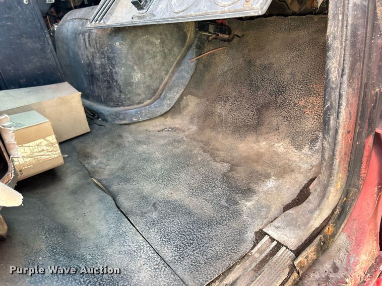 image for item MO9162 1992 Ford F700 dump flatbed truck