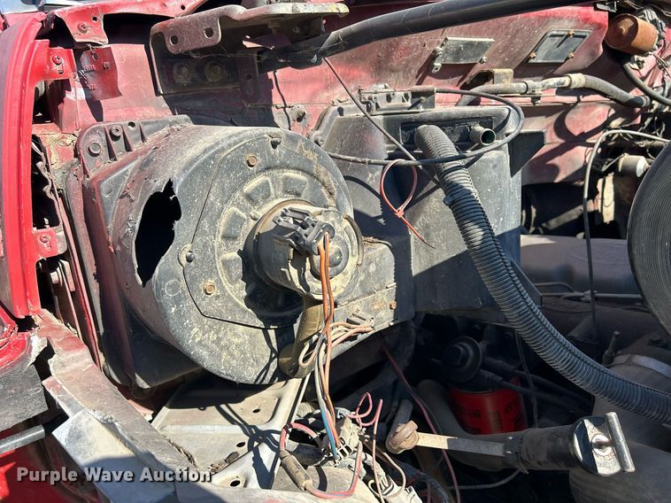 image for item MO9162 1992 Ford F700 dump flatbed truck