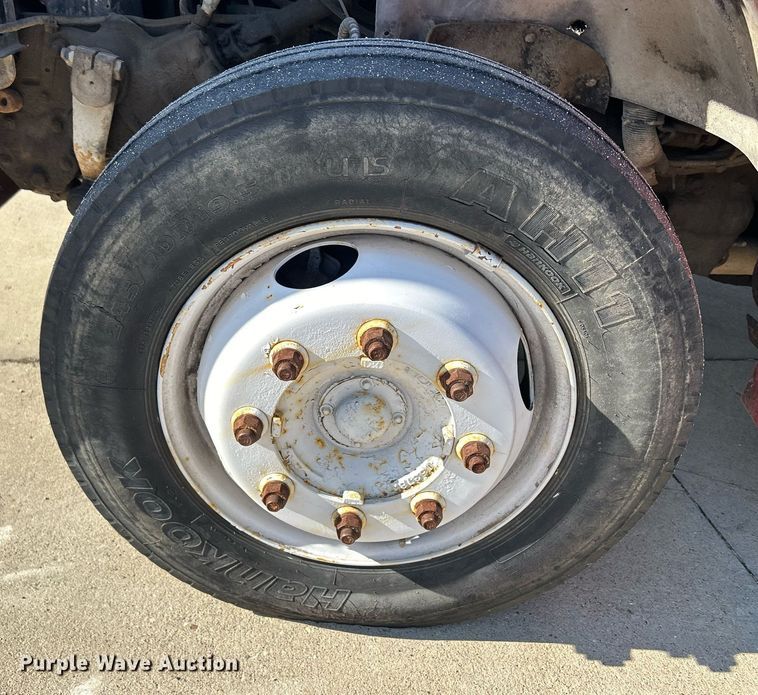 image for item MO9162 1992 Ford F700 dump flatbed truck