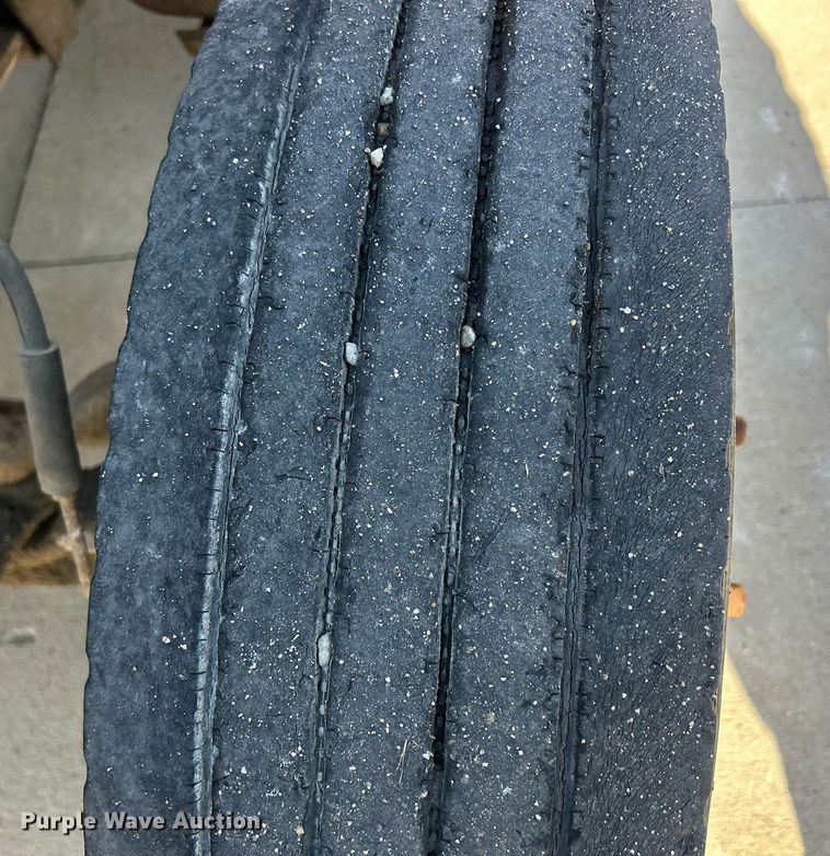 image for item MO9162 1992 Ford F700 dump flatbed truck