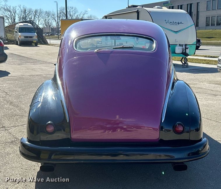 image for item MO9164 1948 Pontiac Silver Streak 