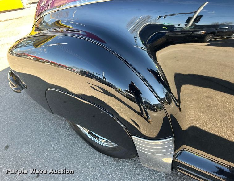 image for item MO9164 1948 Pontiac Silver Streak 