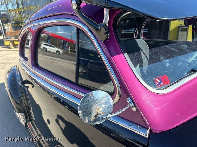 image for item MO9164 1948 Pontiac Silver Streak 