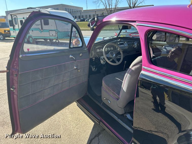 image for item MO9164 1948 Pontiac Silver Streak 