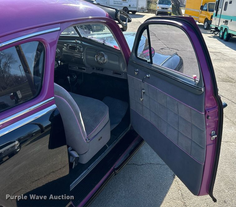 image for item MO9164 1948 Pontiac Silver Streak 