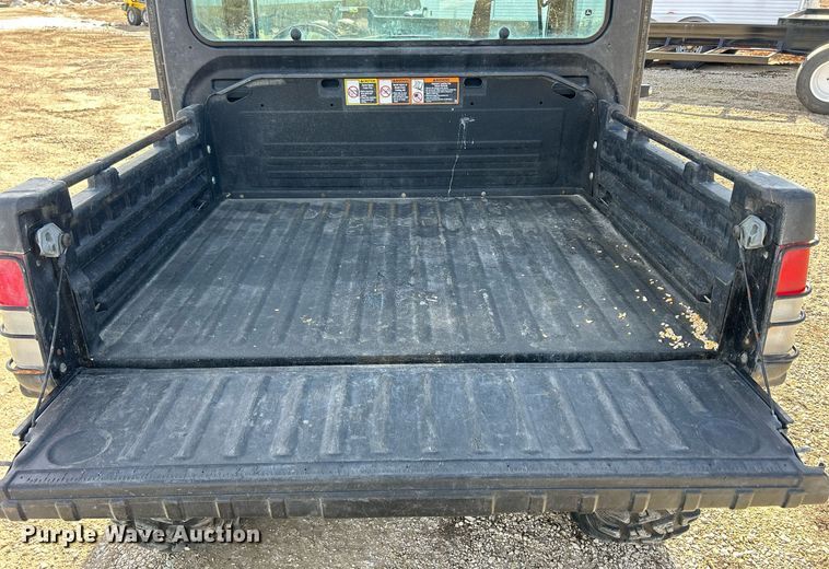 image for item MO9172 2018 John Deere XUV 835M utility vehicle