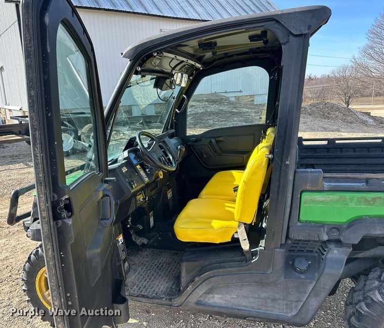 image for item MO9172 2018 John Deere XUV 835M utility vehicle