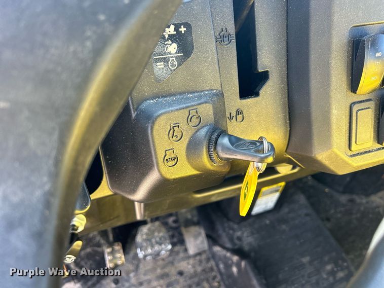 image for item MO9172 2018 John Deere XUV 835M utility vehicle