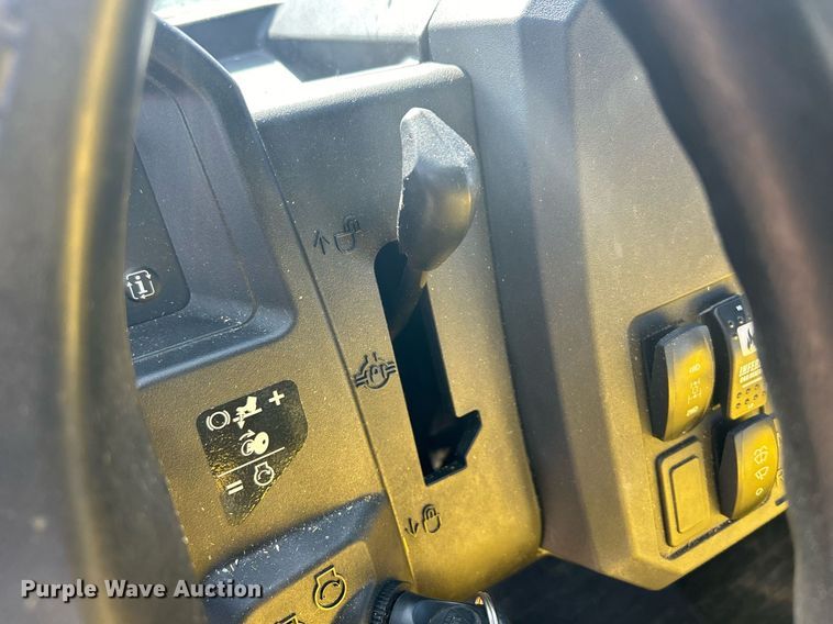 image for item MO9172 2018 John Deere XUV 835M utility vehicle