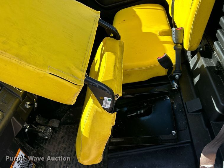 image for item MO9172 2018 John Deere XUV 835M utility vehicle