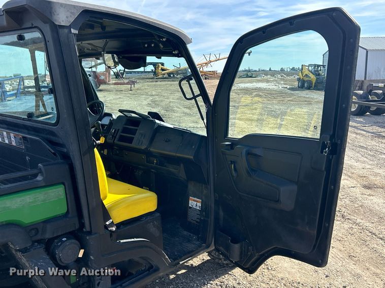 image for item MO9172 2018 John Deere XUV 835M utility vehicle