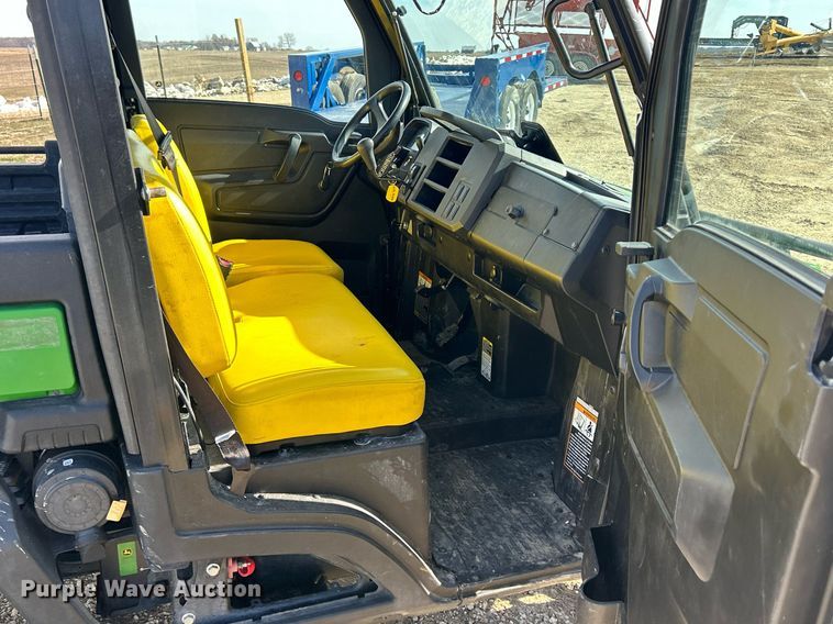 image for item MO9172 2018 John Deere XUV 835M utility vehicle