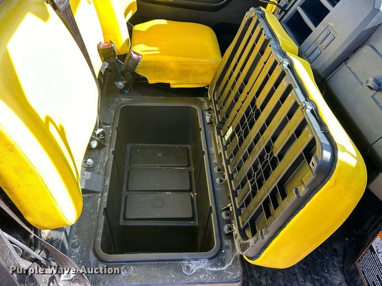 image for item MO9172 2018 John Deere XUV 835M utility vehicle