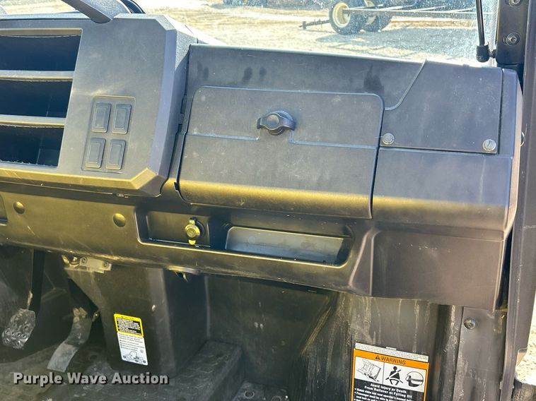 image for item MO9172 2018 John Deere XUV 835M utility vehicle