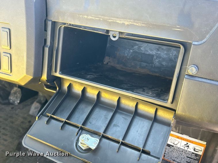 image for item MO9172 2018 John Deere XUV 835M utility vehicle