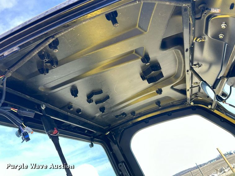 image for item MO9172 2018 John Deere XUV 835M utility vehicle