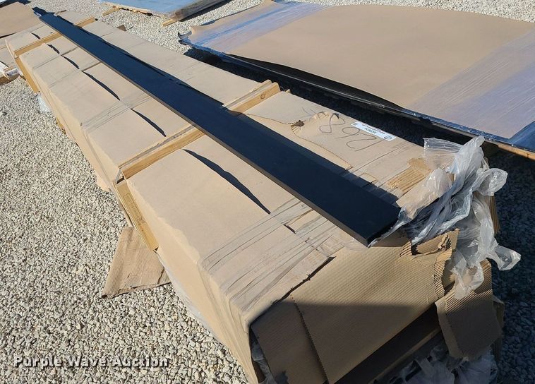 image for item MQ9634 Approximately 120 pieces of aluminum square tubing 