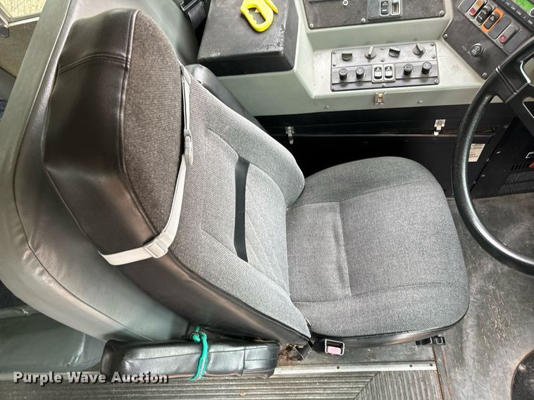 image for item NF9275 2005 Blue Bird Vision school bus