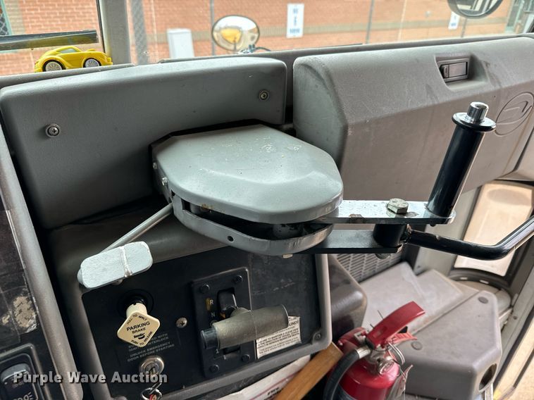 image for item NF9275 2005 Blue Bird Vision school bus