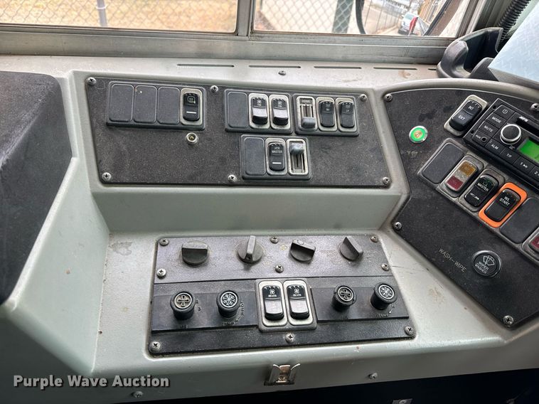 image for item NF9275 2005 Blue Bird Vision school bus