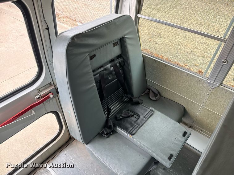 image for item NF9275 2005 Blue Bird Vision school bus