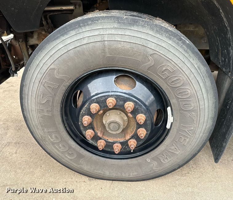 image for item NF9275 2005 Blue Bird Vision school bus