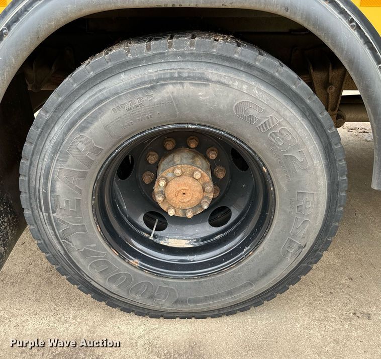 image for item NF9275 2005 Blue Bird Vision school bus