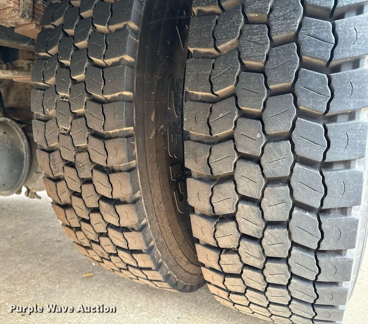 image for item NF9275 2005 Blue Bird Vision school bus