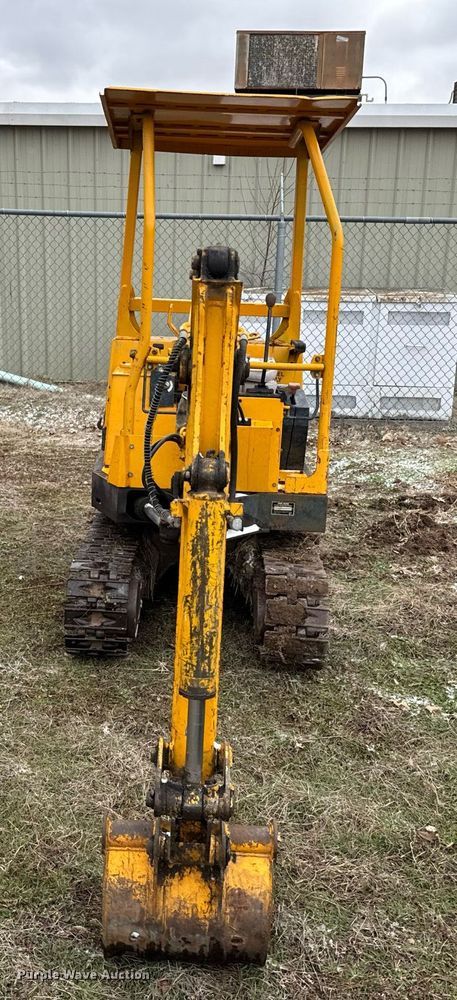 image for item NF9314 1987 John Deere 15 mini excavator