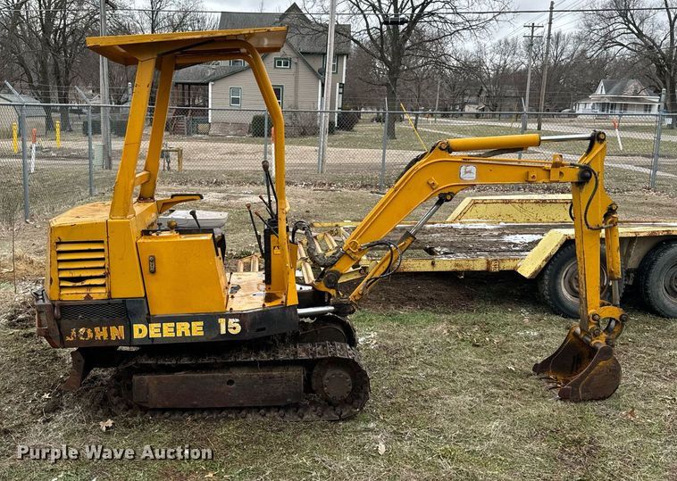 image for item NF9314 1987 John Deere 15 mini excavator