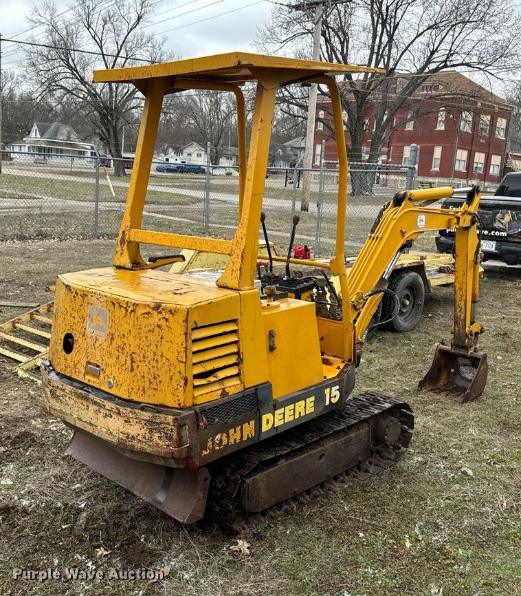 image for item NF9314 1987 John Deere 15 mini excavator