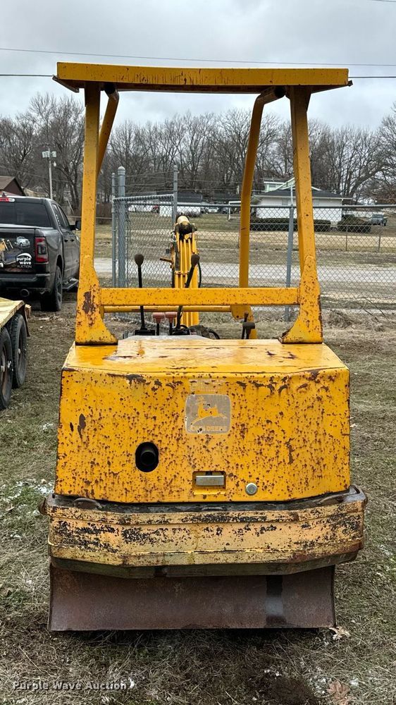 image for item NF9314 1987 John Deere 15 mini excavator