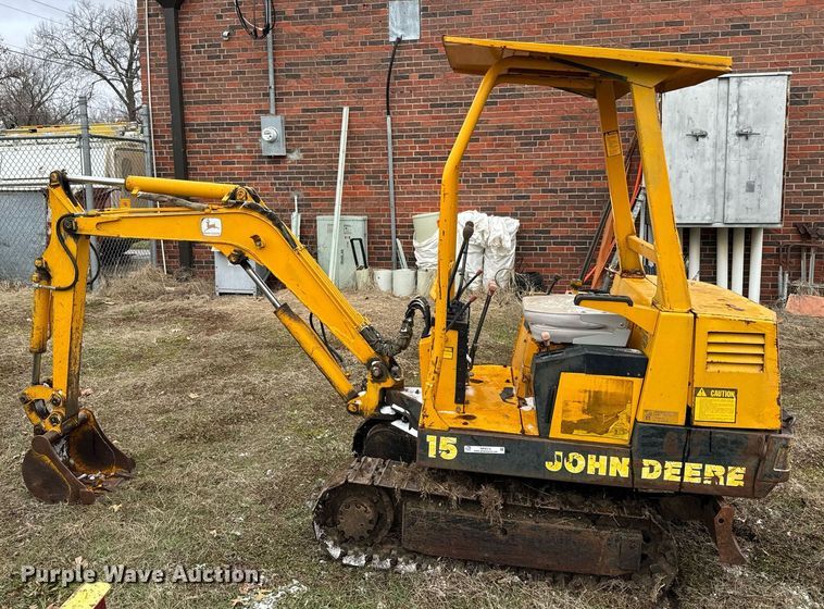 image for item NF9314 1987 John Deere 15 mini excavator