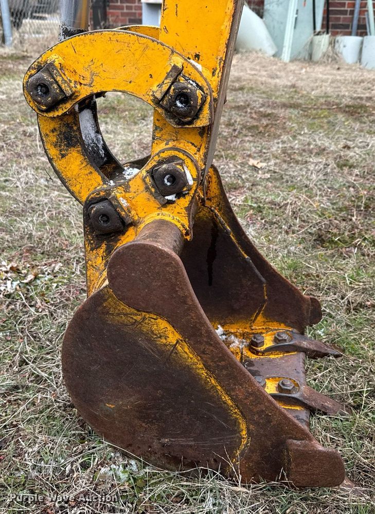 image for item NF9314 1987 John Deere 15 mini excavator