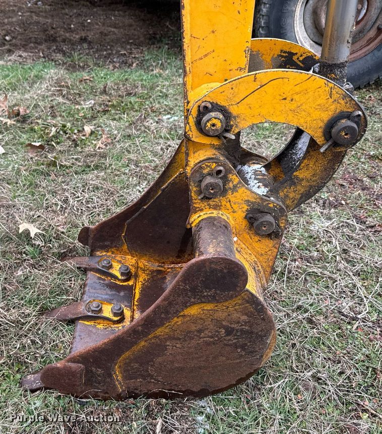 image for item NF9314 1987 John Deere 15 mini excavator