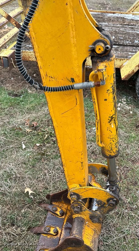 image for item NF9314 1987 John Deere 15 mini excavator