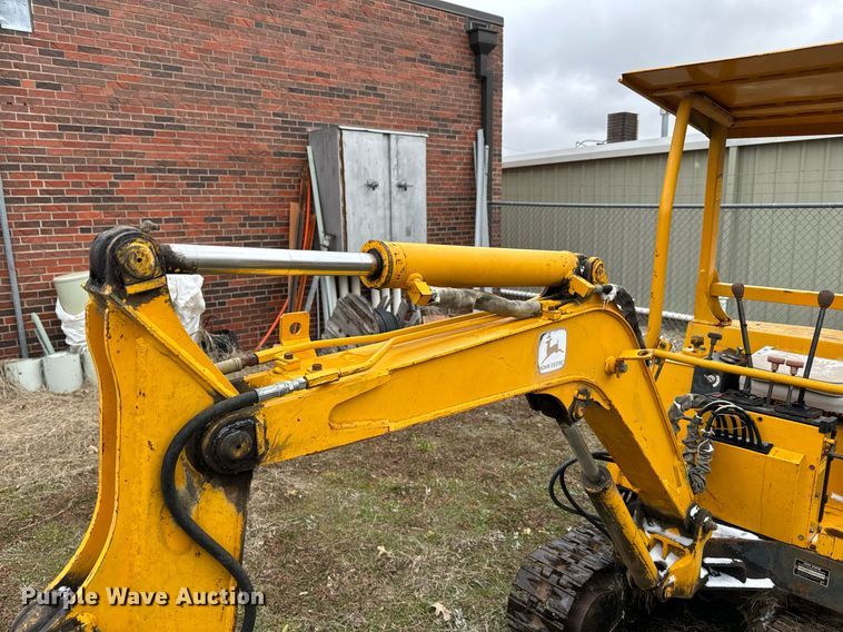 image for item NF9314 1987 John Deere 15 mini excavator