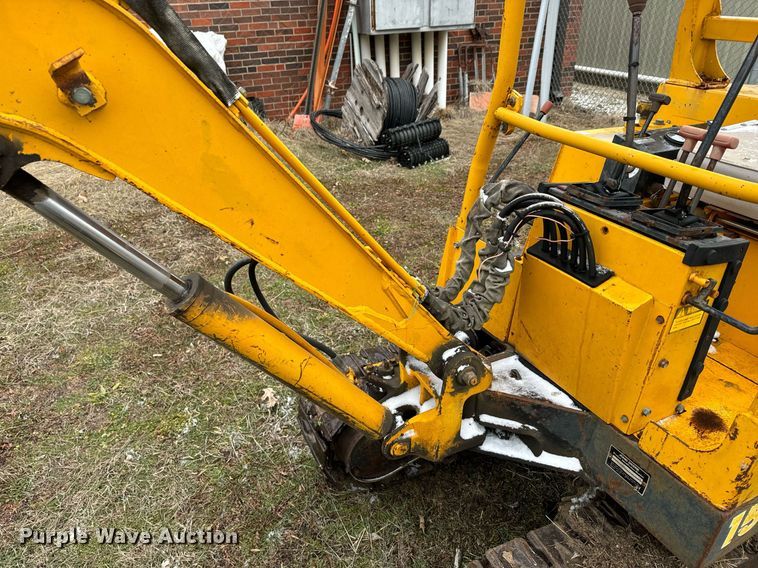 image for item NF9314 1987 John Deere 15 mini excavator