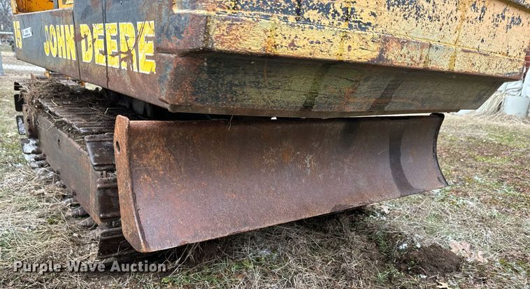 image for item NF9314 1987 John Deere 15 mini excavator