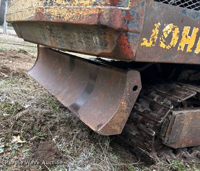 image for item NF9314 1987 John Deere 15 mini excavator
