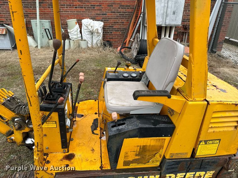 image for item NF9314 1987 John Deere 15 mini excavator