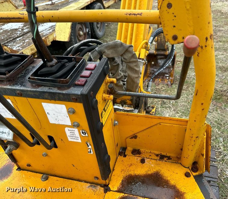 image for item NF9314 1987 John Deere 15 mini excavator