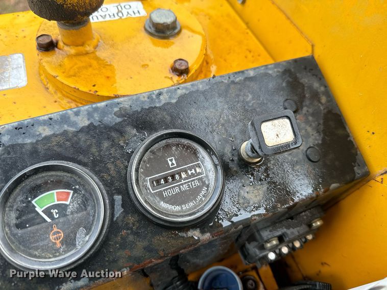 image for item NF9314 1987 John Deere 15 mini excavator