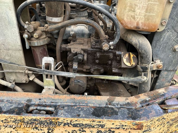 image for item NF9314 1987 John Deere 15 mini excavator